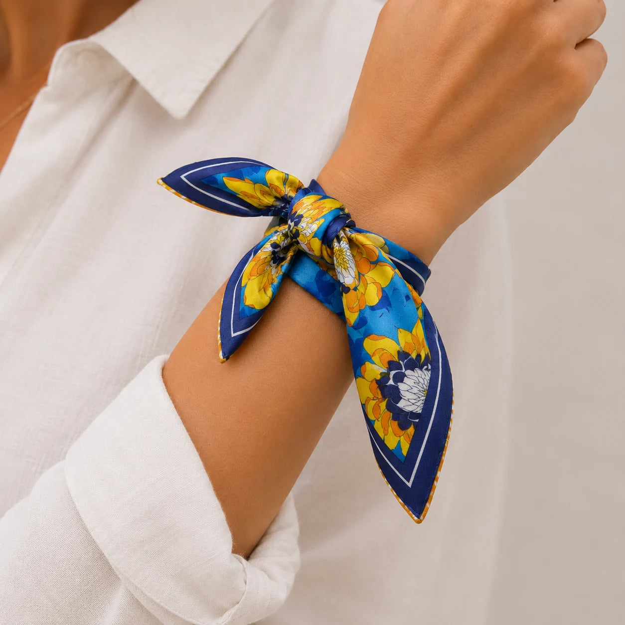 Vireza bandana set  close shot tied around the wrist 
