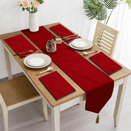 Red velvet table runner with matching red placemats.