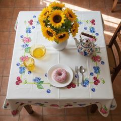 Berry-Fruit-Garland Table Cover