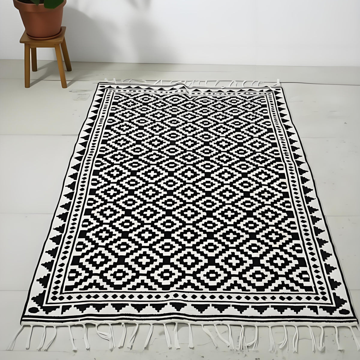Diamond Style - Black & White (4ft x 6Ft)